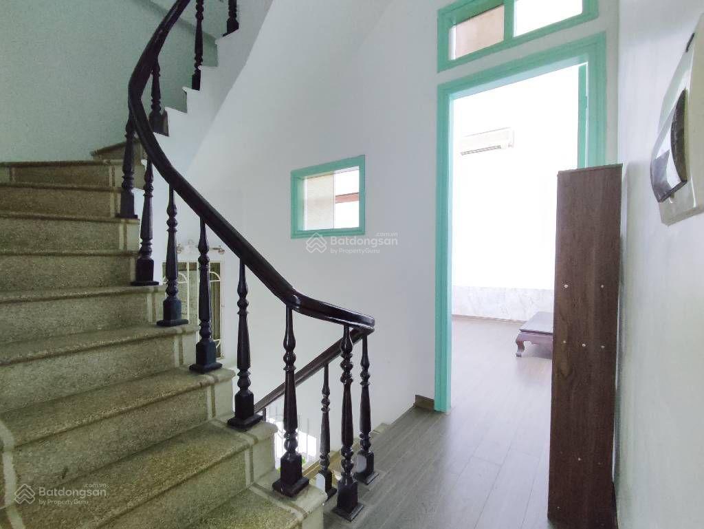 Vip cầu giấy 47m 5 tầng một bước ra ô tô  vf3 đỗ cửa  nhà dân xây  sổ hoa hậu vuông nét