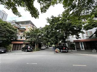 Biệt thự thành phố giao lưu lô góc vip  nội thất xịn  kinh doanh đỉnh  gần hồ điều hòa