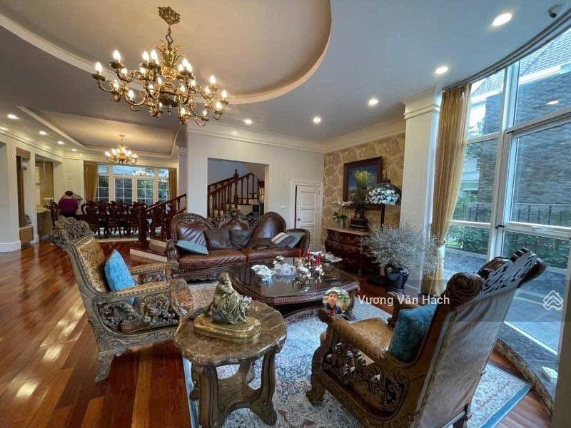 Chính chủ bán biệt thự vườn đào  tây hồ  view vườn hoa  nội thất xịn  giá 300m2 nhỉnh 100 tỷ