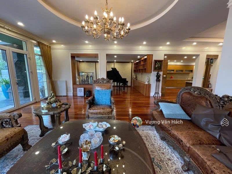 Chính chủ bán biệt thự vườn đào  tây hồ  view vườn hoa  nội thất xịn  giá 300m2 nhỉnh 100 tỷ