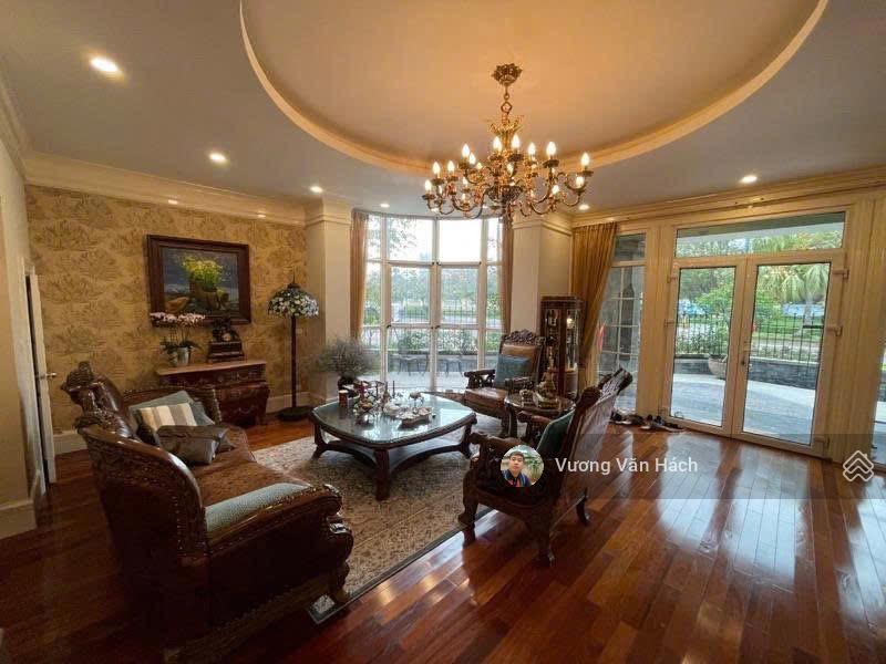 Chính chủ bán biệt thự vườn đào  tây hồ  view vườn hoa  nội thất xịn  giá 300m2 nhỉnh 100 tỷ
