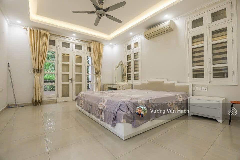 Chính chủ bán biệt thự ciputra tây hồ  nhà đẹp  ở ngay  nội thất nhập khẩu 250m2 nhỉnh 50 tỷ