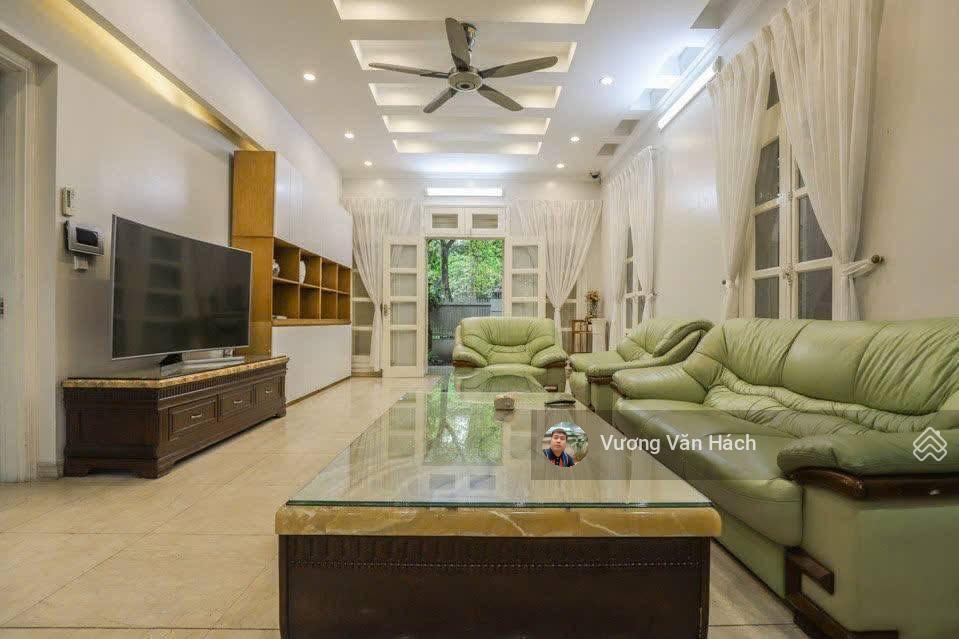 Chính chủ bán biệt thự ciputra tây hồ  nhà đẹp  ở ngay  nội thất nhập khẩu 250m2 nhỉnh 50 tỷ