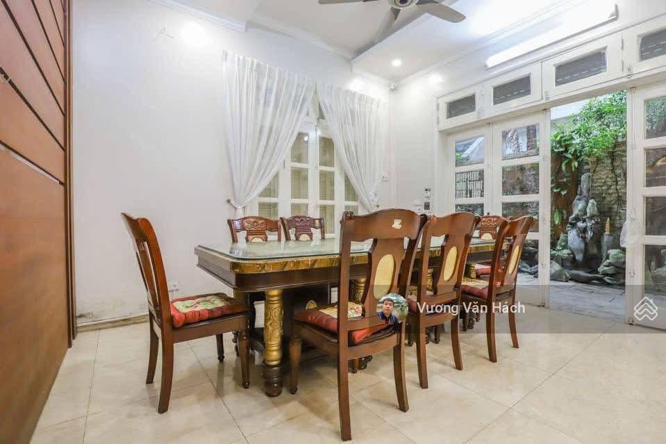 Chính chủ bán biệt thự ciputra tây hồ  nhà đẹp  ở ngay  nội thất nhập khẩu 250m2 nhỉnh 50 tỷ