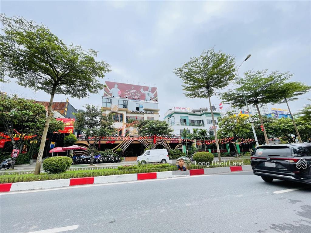 Chính chủ bán biệt thự ngoại giao đoàn  mặt tiền khủng  kinh doanh sầm uất 360m2.