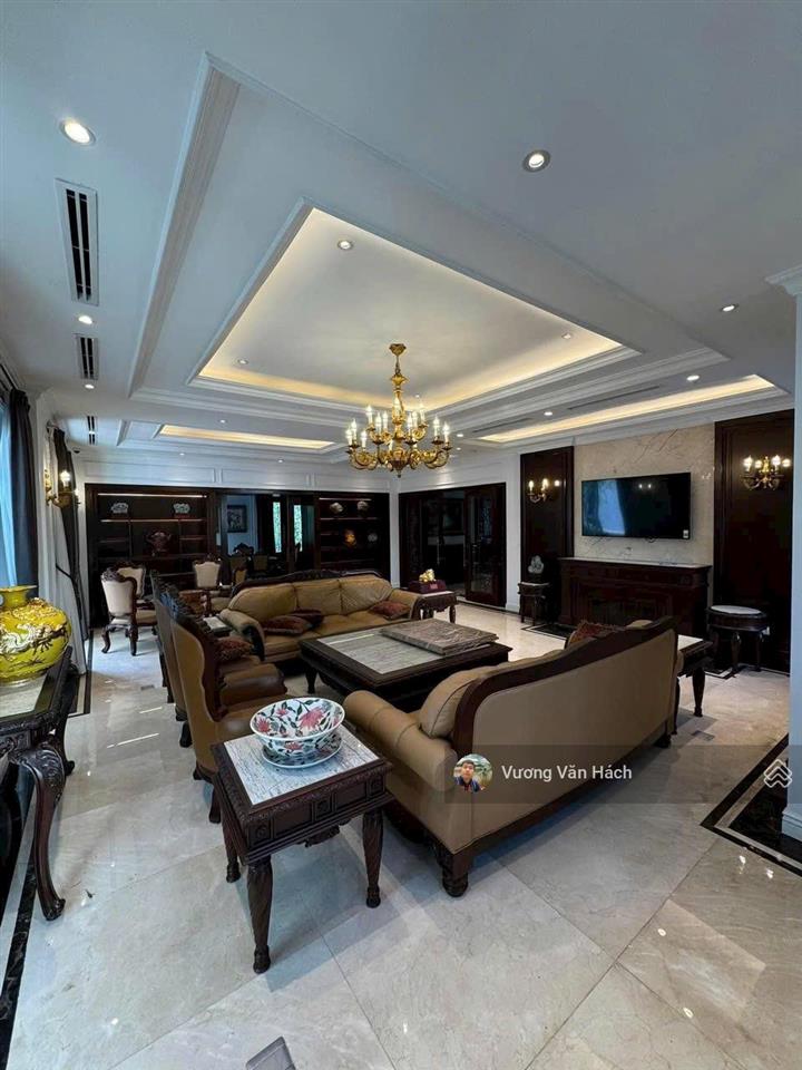 Bán biệt thự đơn lập ciputra tây hồ  thang máy  view hồ, sân gorl  5 nổi 1 hầm giá nhỉnh 300tr