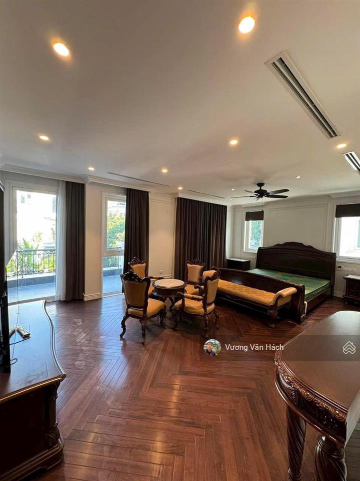 Bán biệt thự đơn lập ciputra tây hồ  thang máy  view hồ, sân gorl  5 nổi 1 hầm giá nhỉnh 300tr