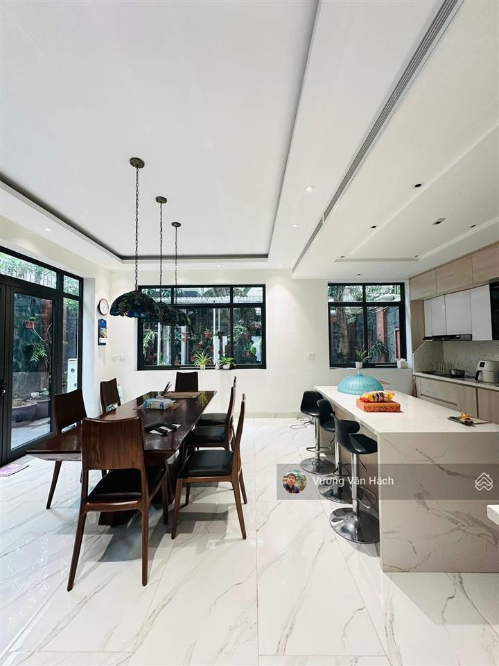 Cần bán gấp trả nợ  biệt thự ciputra khu c đường đôi view trường quốc tế  hoàn thiện đẹp 200m2