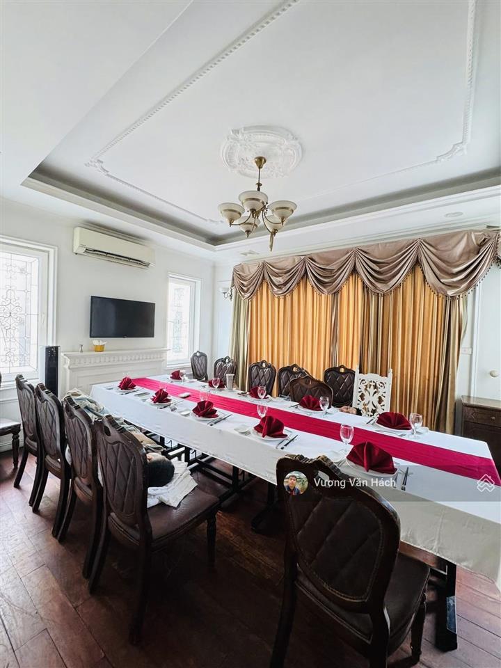 Chính chủ bán mặt phố nguyễn khánh toàn  lô góc 3 thoáng  vỉa hè siêu rộng  kinh doanh vip