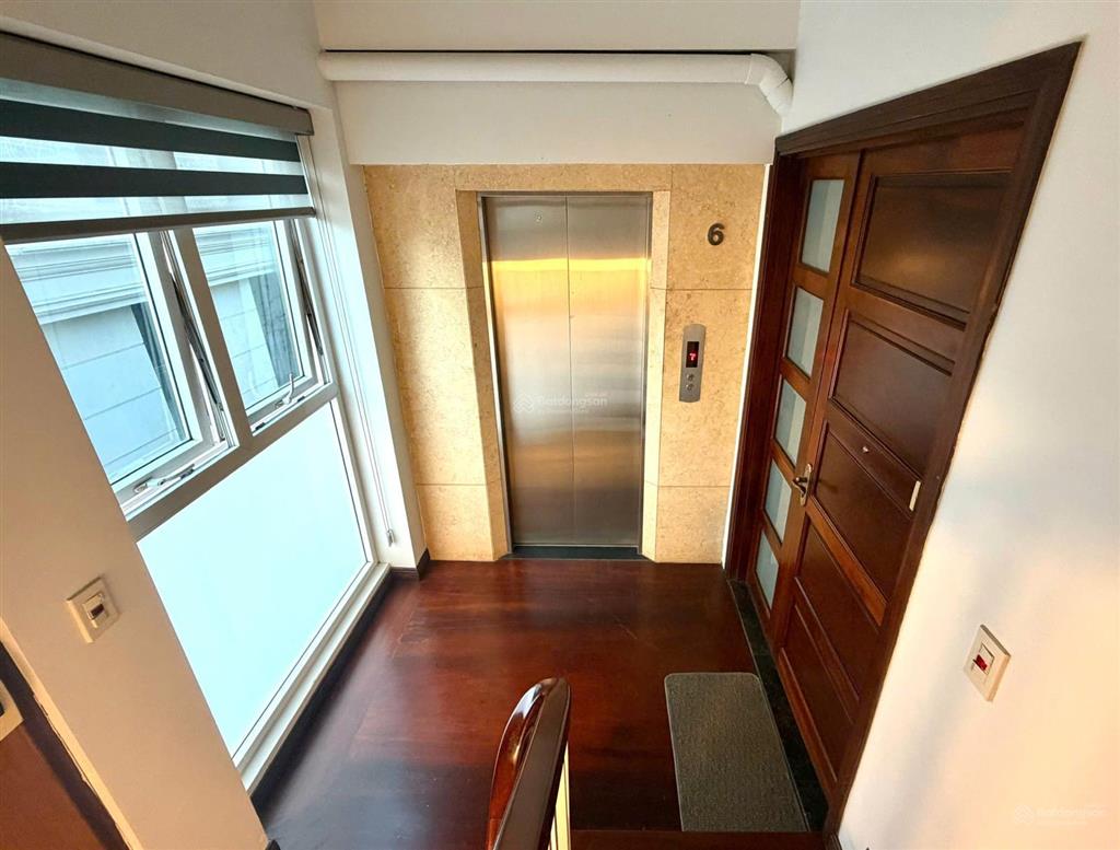 Cho thuê 1n1k 65m2 hàng bài, gần tràng tiền plaza, full đồ, thang máy, có ban công, 15 triệu/ tháng