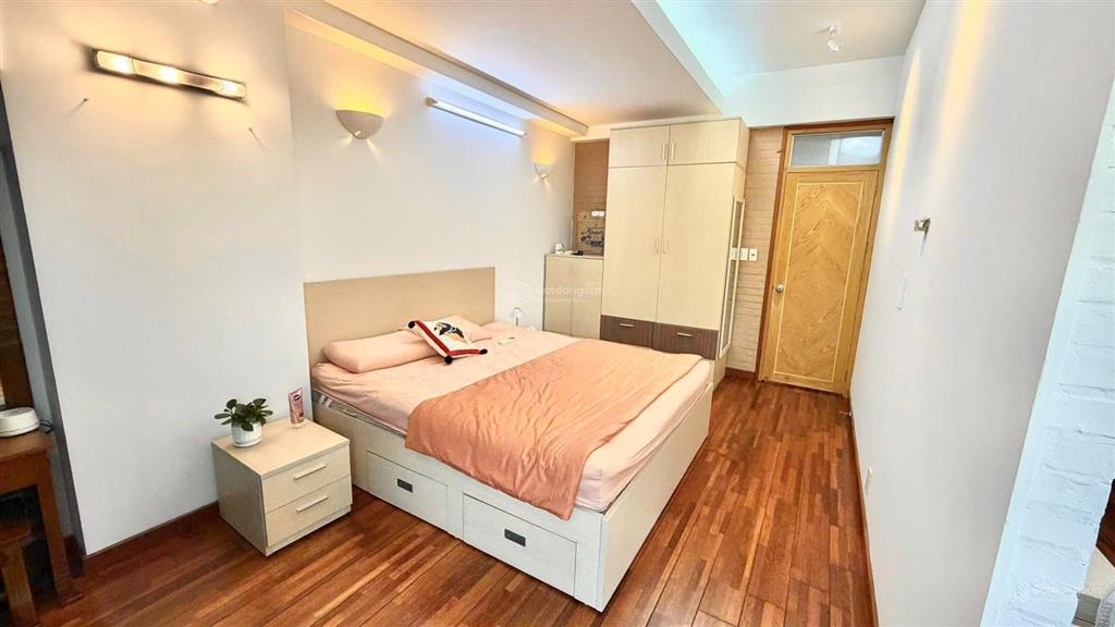 Cho thuê 1n1k 65m2 hàng bài, gần tràng tiền plaza, full đồ, thang máy, có ban công, 15 triệu/ tháng