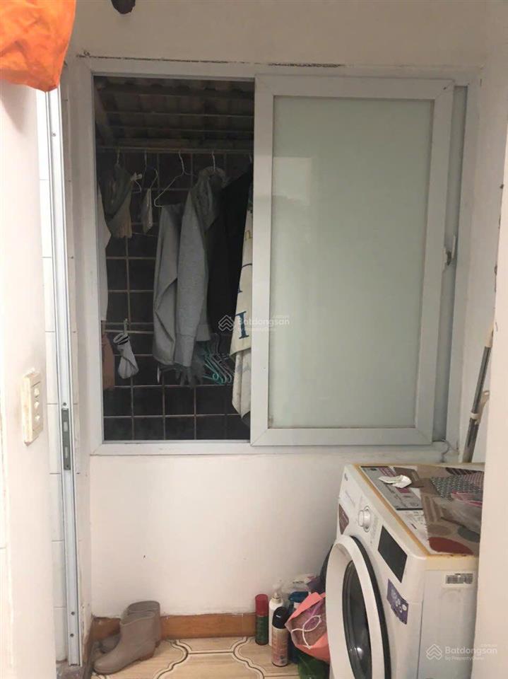 Cho thuê ch tập thể tầng 3 trần quốc toản, có ban công logia, 3 mặt thoáng, 1n1k 60m2, giá 9 triệu