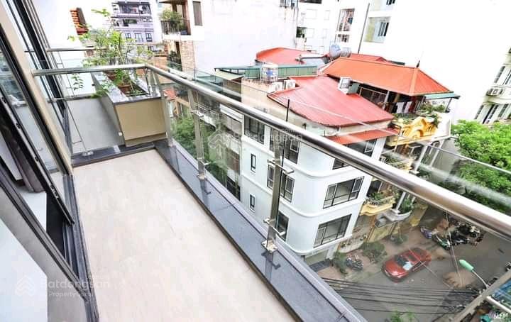 Cho thuê studio mặt phố nam tràng  ô tô đỗ cửa. 30m2 ban công rộng, full đồ, thang máy, giá 9,5tr