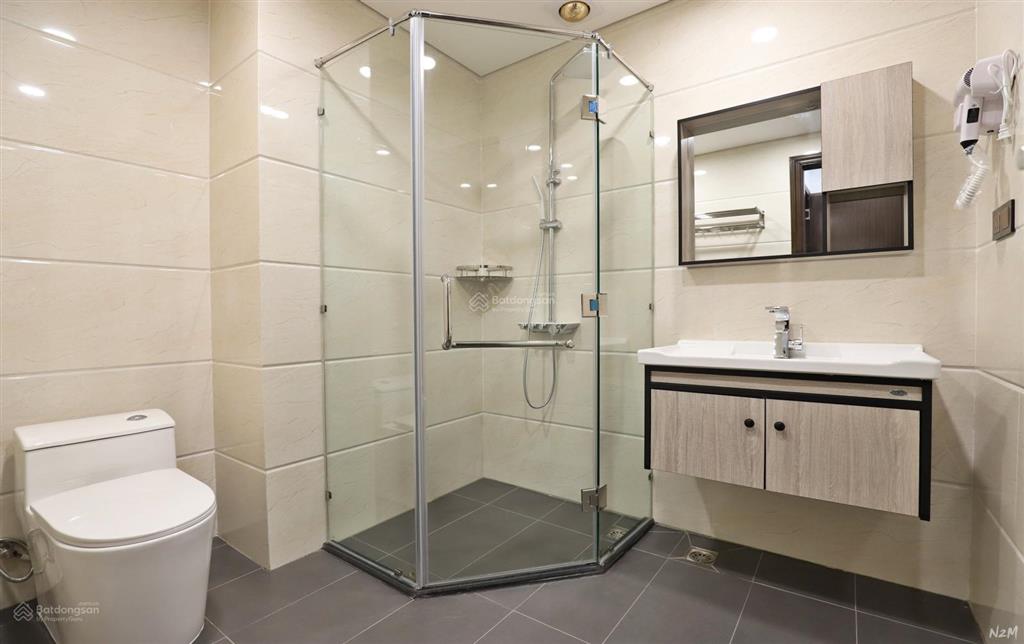 Cho thuê studio mặt phố nam tràng  ô tô đỗ cửa. 30m2 ban công rộng, full đồ, thang máy, giá 9,5tr