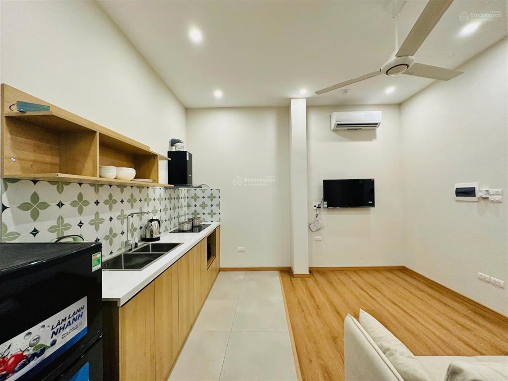 Cho thuê 1n1k ngõ 19 tô ngọc vân, full đồ, thang máy, ban công, lô góc thoáng sáng, giá 10 triệu