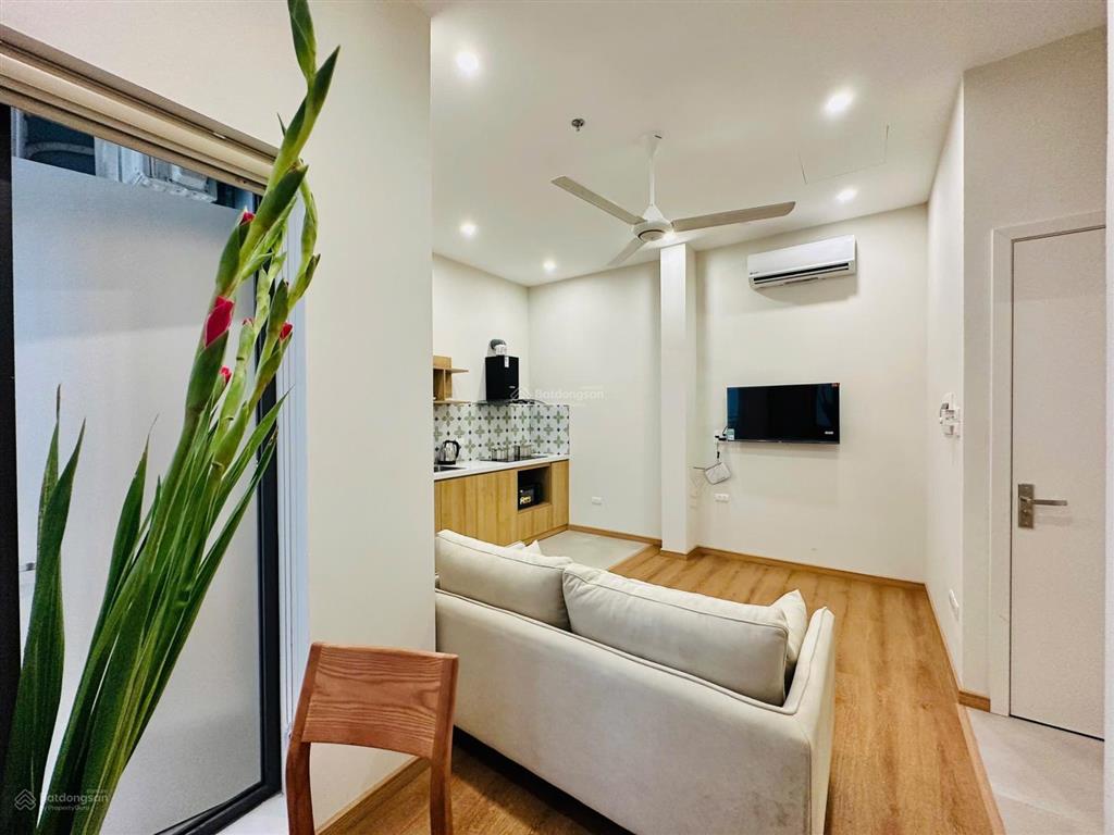 Cho thuê 1n1k ngõ 19 tô ngọc vân, full đồ, thang máy, ban công, lô góc thoáng sáng, giá 10 triệu