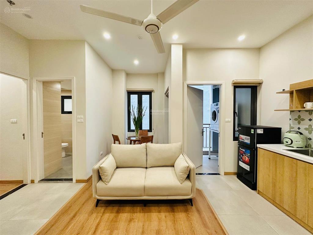 Cho thuê 1n1k ngõ 19 tô ngọc vân, full đồ, thang máy, ban công, lô góc thoáng sáng, giá 10 triệu
