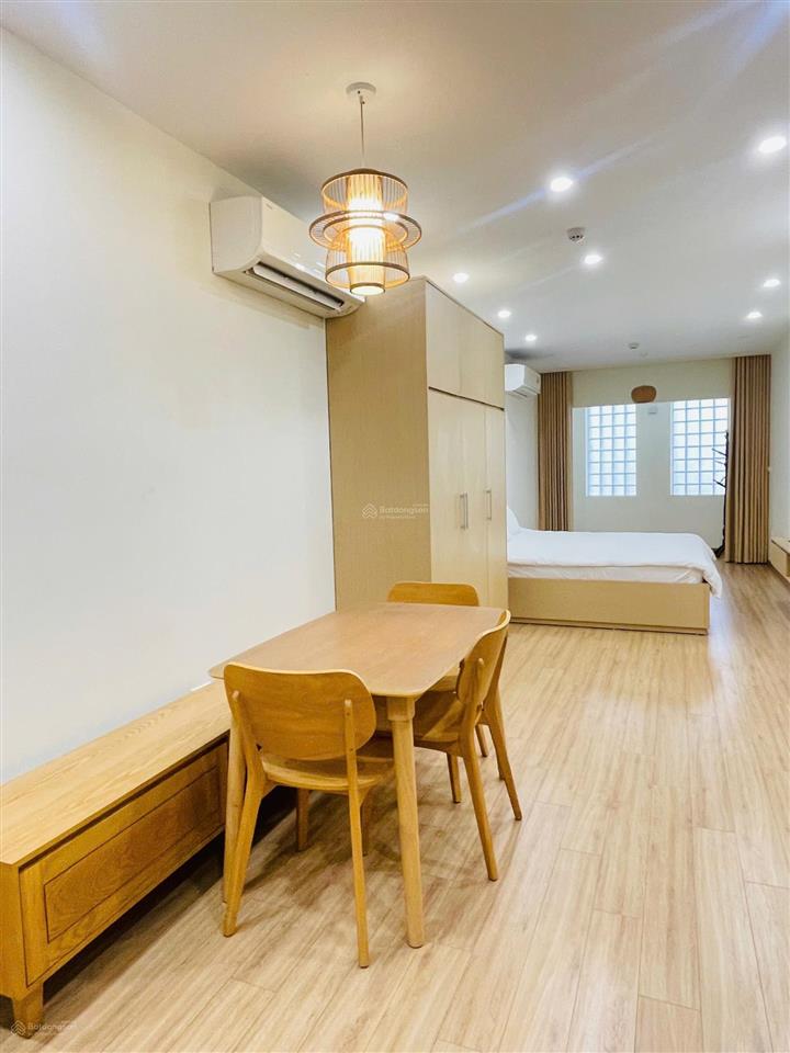 Cho thuê căn hộ studio mặt phố quảng an, 1 bước chân đến hồ. full đồ, thang máy, giá 8 triệu/tháng