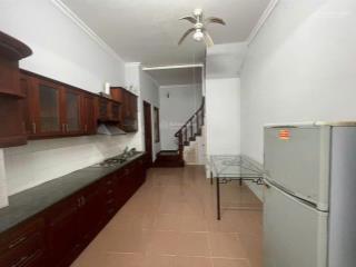 Cho thuê nhà hàng chuối, 60m2 x 4 tầng, ngõ rộng, ô tô đỗ cửa ngày đêm, giá 18 triệu/tháng