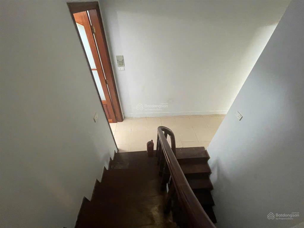 Cho thuê nhà hàng chuối, 60m2 x 4 tầng, ngõ rộng, ô tô đỗ cửa ngày đêm, giá 18 triệu/tháng