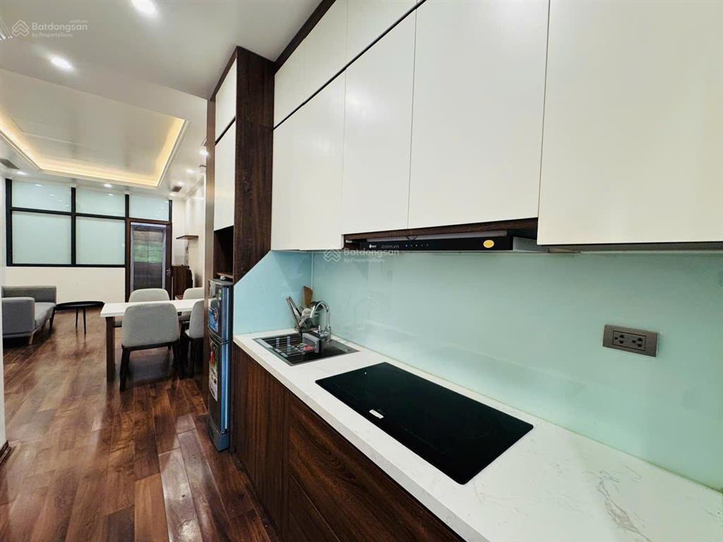 Cho thuê 1n1k 70m2 phố lê đại hành, full đồ, thang máy, ban công rộng, ô tô đỗ cửa, giá 12,5 triệu