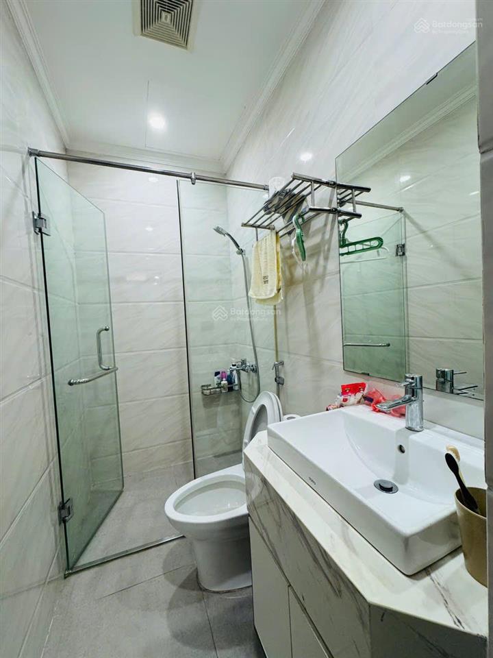 Cho thuê 1n1k 70m2 phố lê đại hành, full đồ, thang máy, ban công rộng, ô tô đỗ cửa, giá 12,5 triệu