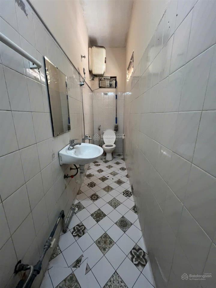 Cho thuê nhà vọng đức  hàng bài, 3 tầng x 25m2 có sân để 4 xe máy trước cửa, giá 8 triệu/tháng