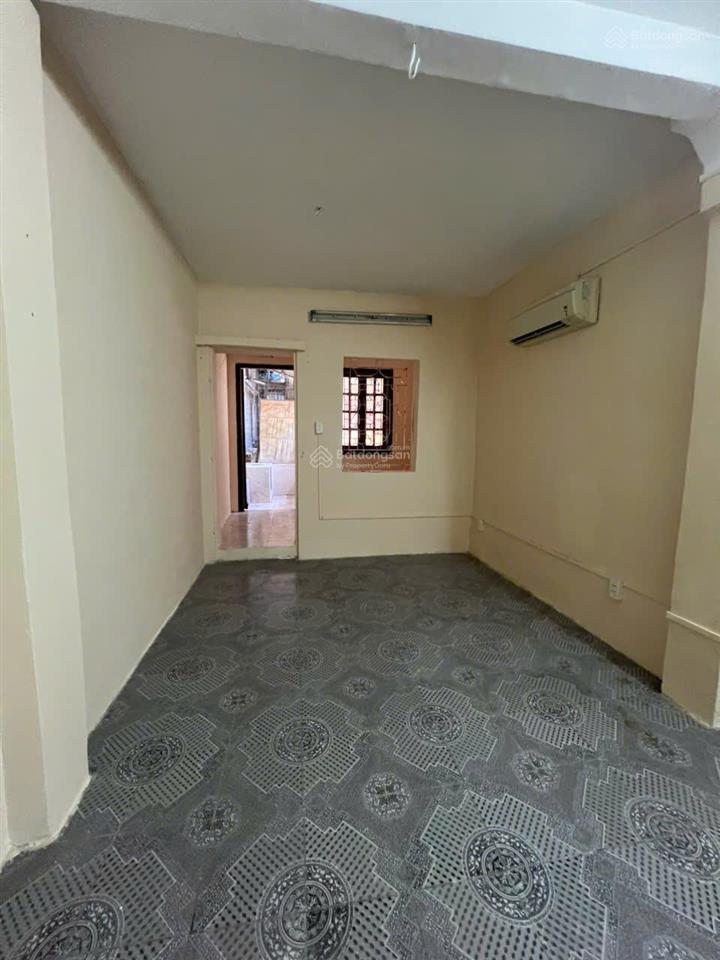 Cho thuê nhà vọng đức  hàng bài, 3 tầng x 25m2 có sân để 4 xe máy trước cửa, giá 8 triệu/tháng