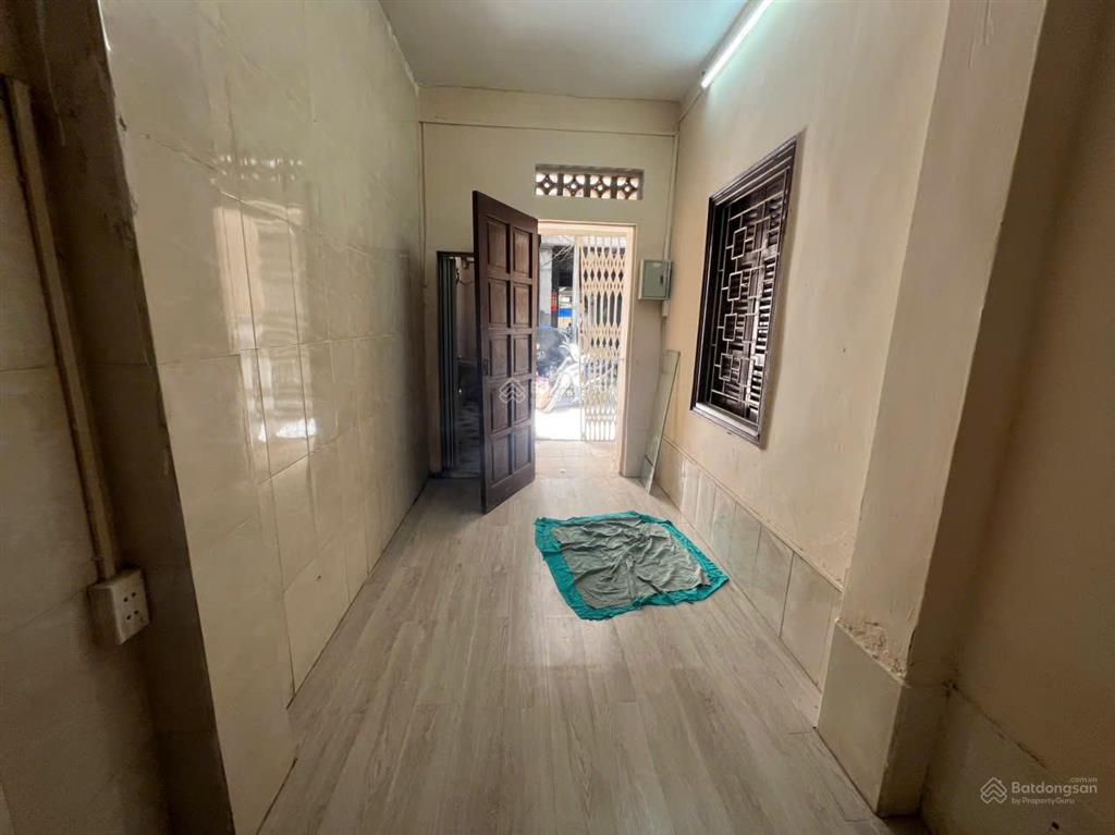 Cho thuê nhà vọng đức  hàng bài, 3 tầng x 25m2 có sân để 4 xe máy trước cửa, giá 8 triệu/tháng