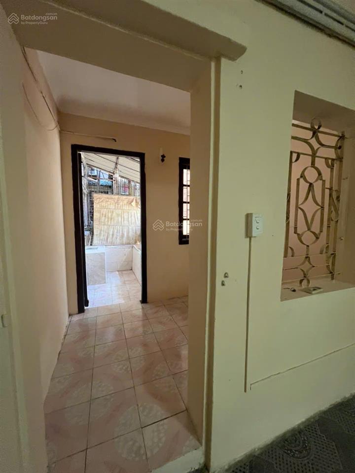 Cho thuê nhà vọng đức  hàng bài, 3 tầng x 25m2 có sân để 4 xe máy trước cửa, giá 8 triệu/tháng