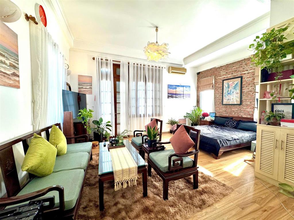 Cho thuê studio 45m2, 2 ban công view phố trần quốc toản, full đồ, máy giặt riêng giá 7 triệu/tháng
