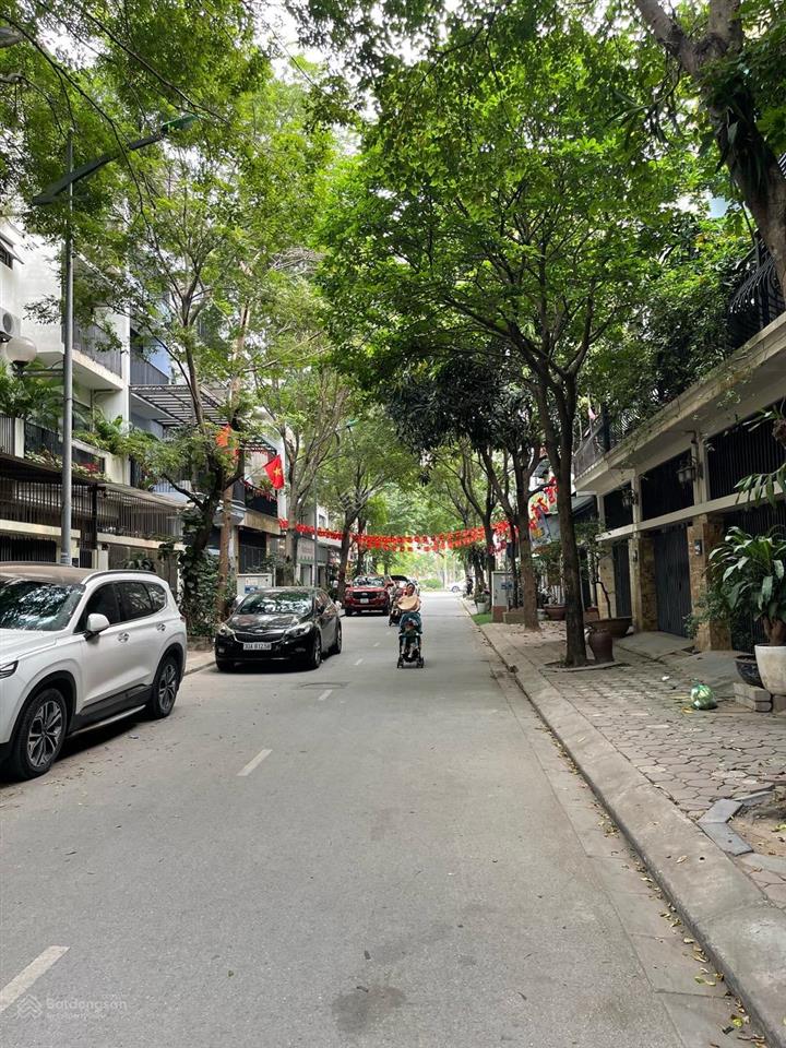 Bán nhà liền kề mậu lương hà đông 60m2, mặt tiền 5m, gần sân bóng mậu lương, giá 12.5 tỷ