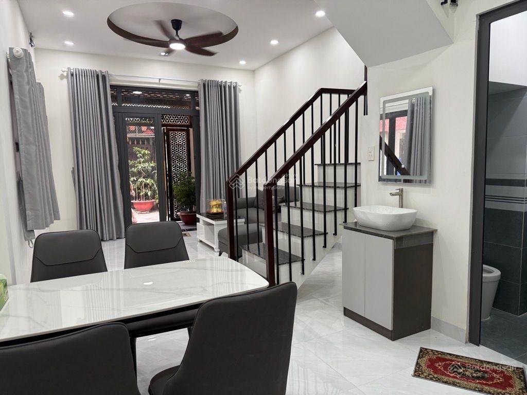 Chế lan viên ,dt 4*15 , 2 tầng xe hơi đậu nhà ,hẻm thông thoáng ,nội thất xịn xò ,chỉ nhỉnh 5 tỷ