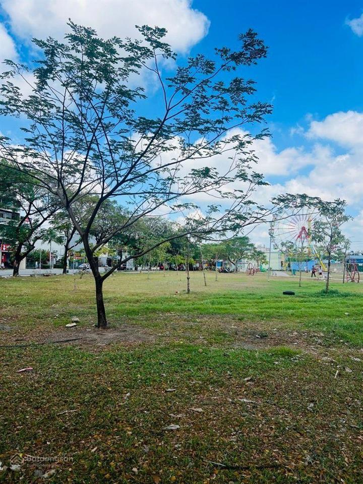 Siêu phẩm mặt tiền kd ,có hầm thang máy ,5 tầng đường 20m ,gần chợ công viên ,nhỉnh 14 tỷ