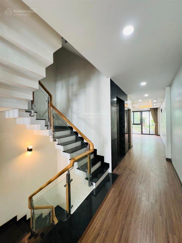 Siêu phẩm mặt tiền kd ,có hầm thang máy ,5 tầng đường 20m ,gần chợ công viên ,nhỉnh 14 tỷ