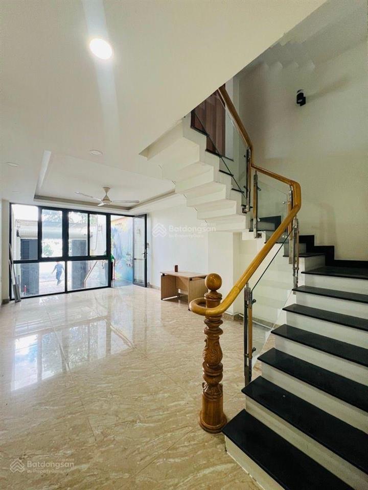 Siêu phẩm mặt tiền kd ,có hầm thang máy ,5 tầng đường 20m ,gần chợ công viên ,nhỉnh 14 tỷ