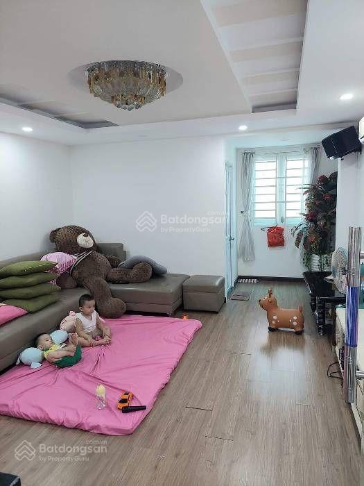 Hàng hiếm gần sân bay ,gần chợ dt 4,3*22 ,5 tầng xe hơi đậu nhà thông có dòng tiền 30tr/th nhỉnh 9t