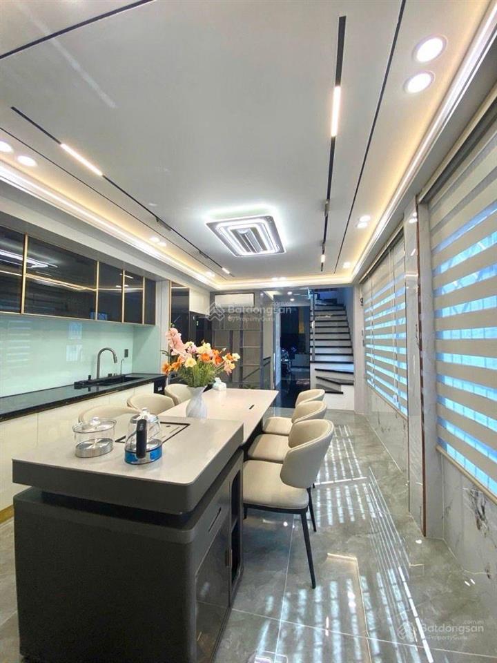 Siêu phẩm ngang 5*15 ,3 tầng hẻm xe hơi thông ,gần sân bay , chợ emart ,các tt tiện ích ,nhỉnh 9 tỷ