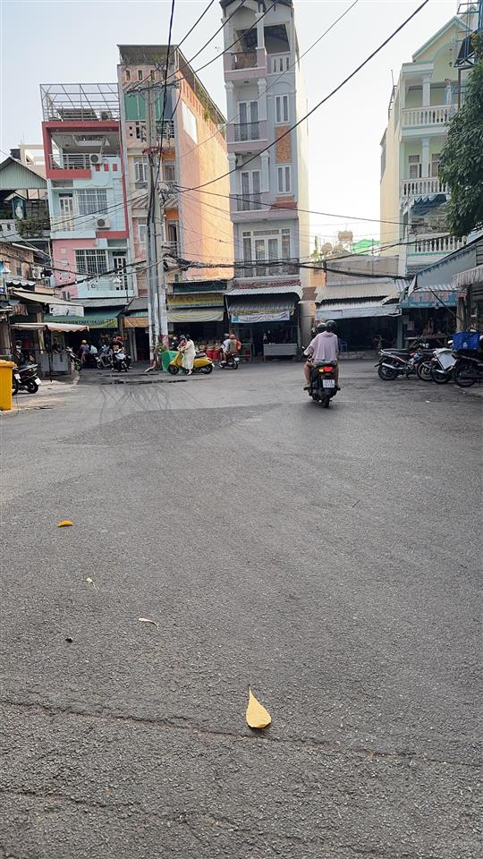 Siêu phẩm gần chợ sân bay , vị trí kd đa ngành , xe hơi tránh thông , 4*16 4 tầng 6pn , nhỉnh 6 tỷ
