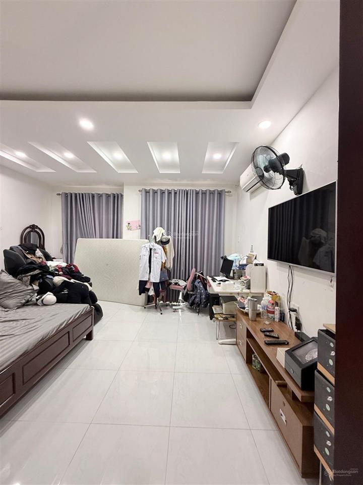 Bán nhà phan huy ích  sân bay  dt 4.2x14 nở hậu  hẻm 6m thông  tiện ích bủa vây  nhỉnh 5 tỷ