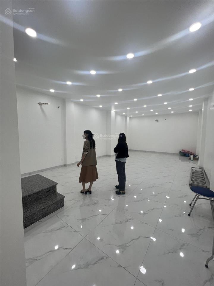 Nhà chính chủ mới mua cho thuê tại ngã tư ngay góc 2 mặt tiền đường nguyễn thị thập quận 7