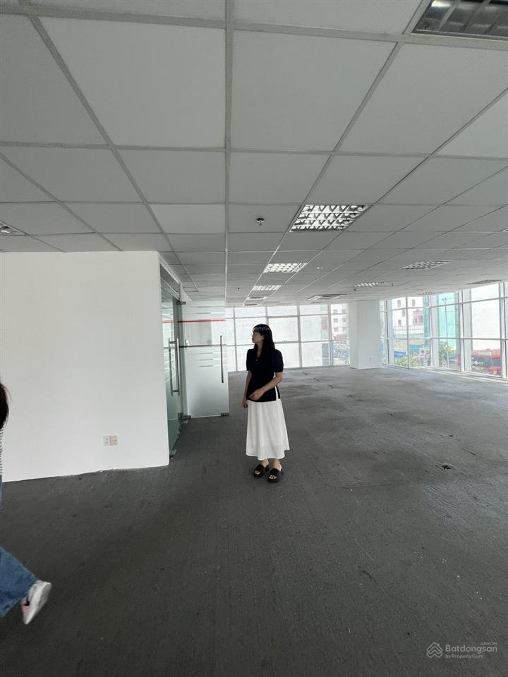 Nhà chính chủ mới mua cho thuê tại ngã tư ngay góc 2 mặt tiền đường nguyễn thị thập quận 7