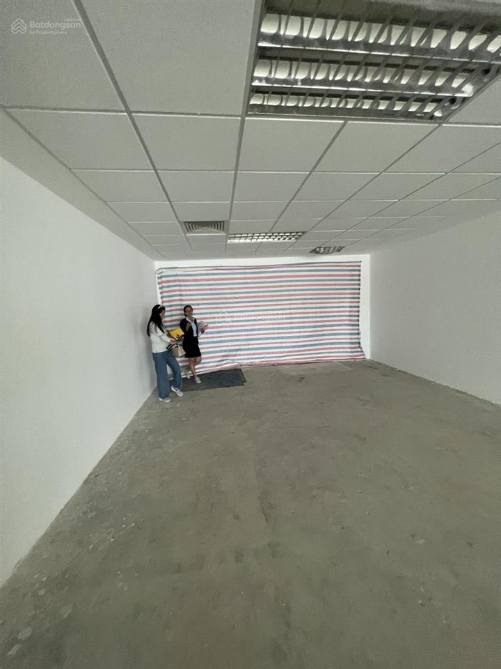 Nhà chính chủ mới mua cho thuê tại ngã tư ngay góc 2 mặt tiền đường nguyễn thị thập quận 7