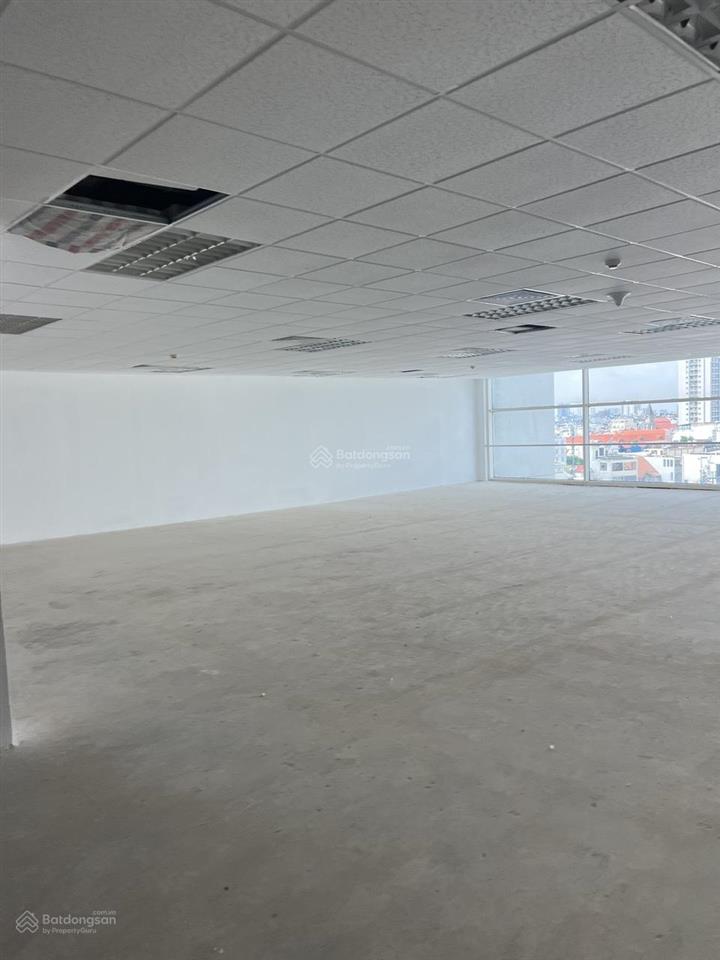 Nhà chính chủ mới mua cho thuê tại ngã tư ngay góc 2 mặt tiền đường nguyễn thị thập quận 7