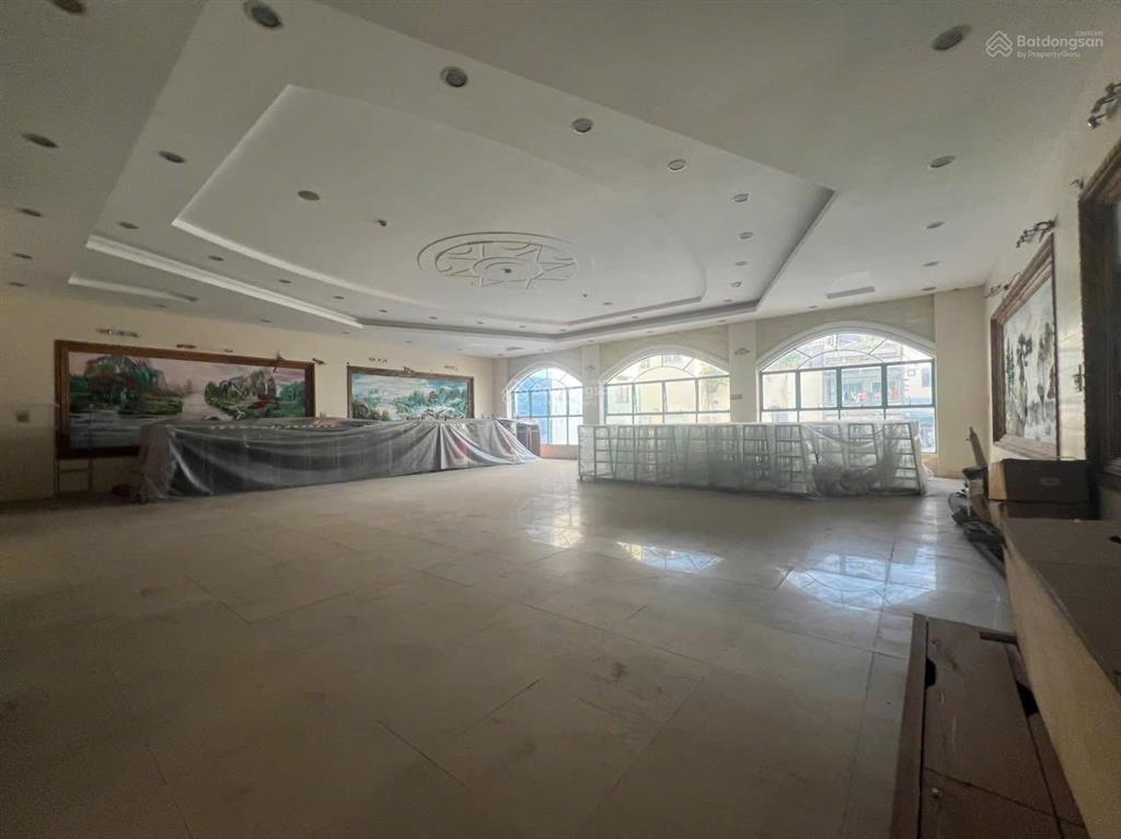 Chủ nhà cho thuê 1 căn nhà liền kề ngay góc 2 mặt tiền 100 mai chí thọ