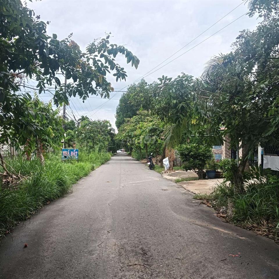 Lô đất 272M2 (  2 MT đường nhựa 40m . phù hợp xây nhà hàng khách sạn )