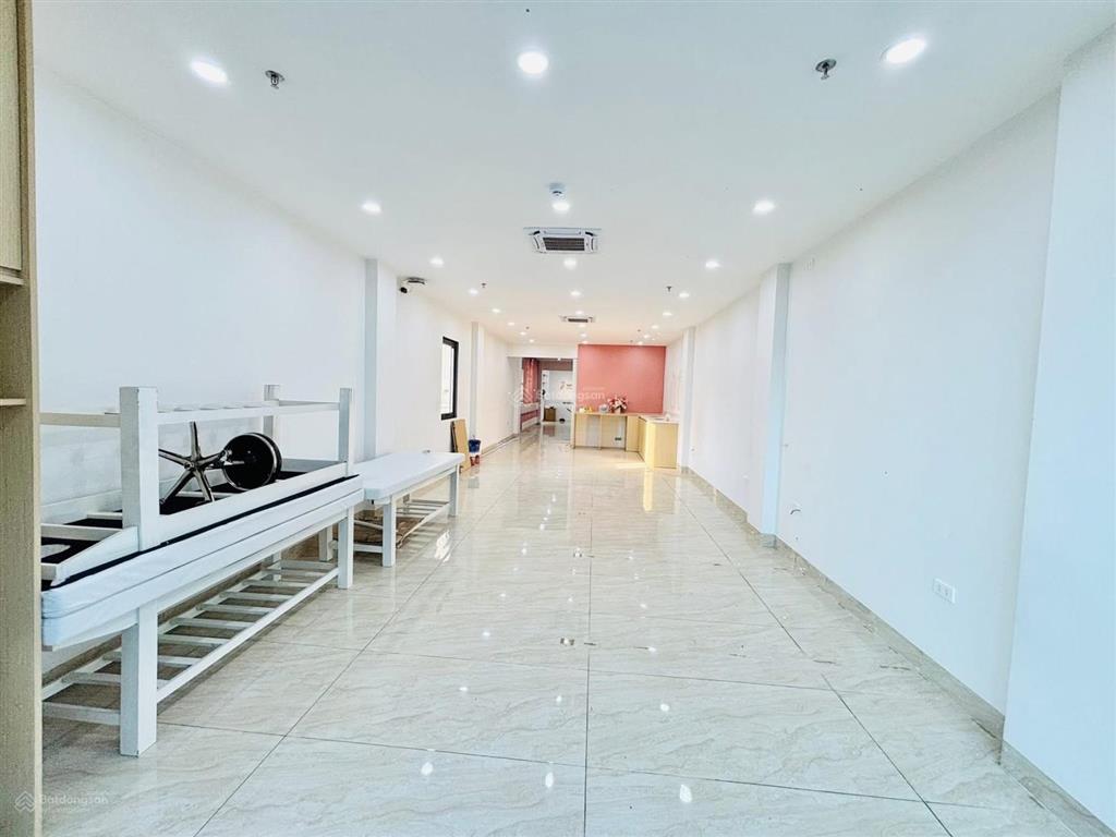 Chùa láng  đống đa cho thuê văn phòng 120m giá chỉ 17triệu đẹp keng rẻ có 102