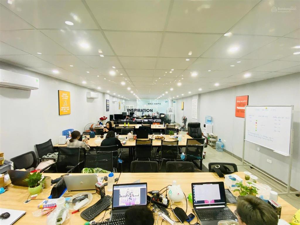 Cho thuê văn phòng phố trần quang diệu  hoàng cầu  đống đa 120m giá chỉ 19tr đẹp keng