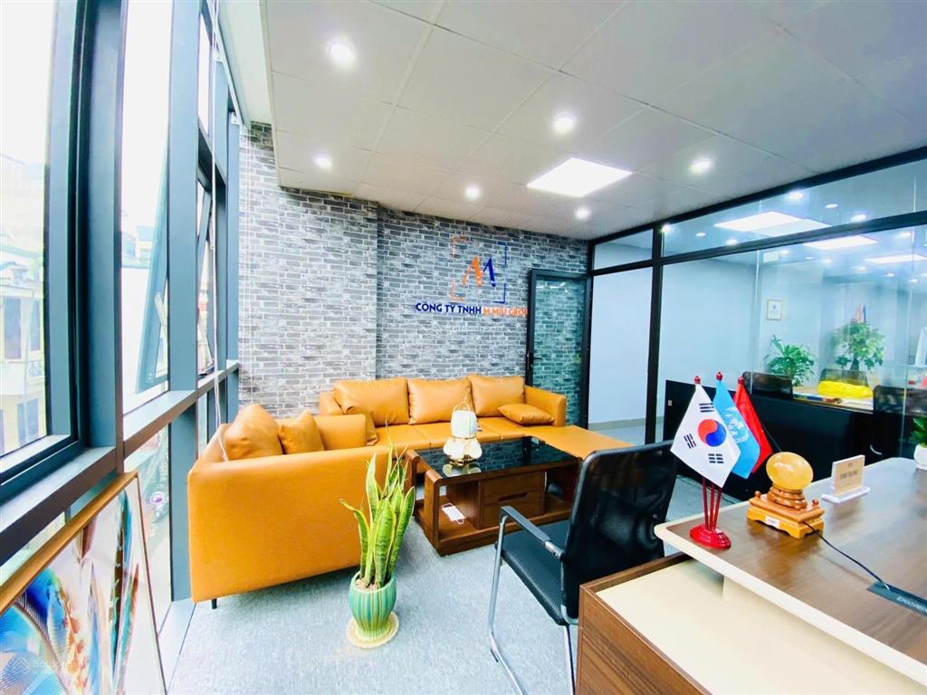Cho thuê văn phòng phố trần quang diệu  hoàng cầu  đống đa 120m giá chỉ 19tr đẹp keng