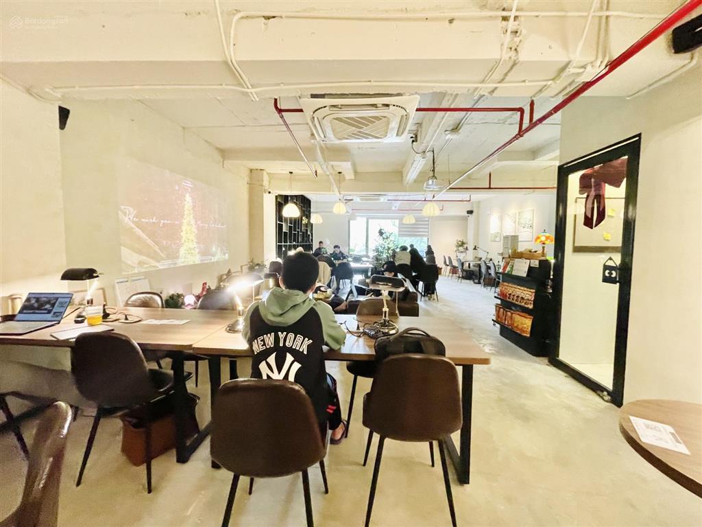 Cho thuê văn phòng phố trần quang diệu  hoàng cầu  đống đa 120m giá chỉ 19tr đẹp keng